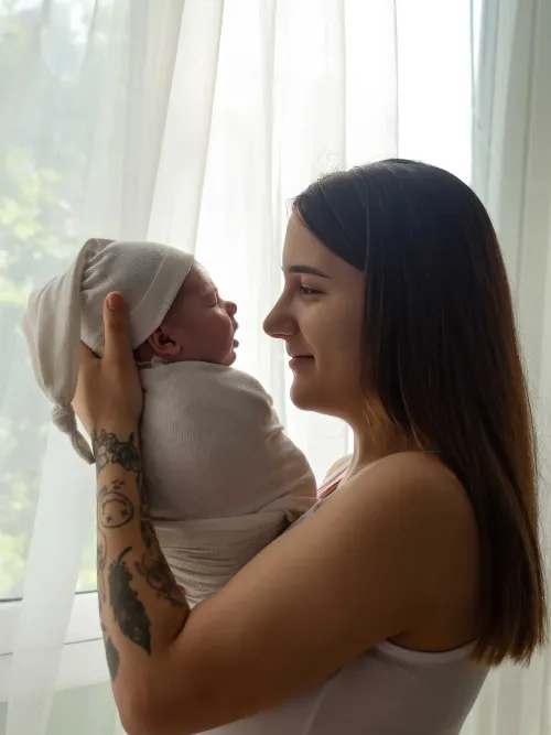 Newborn · con peluche · 1200×1200